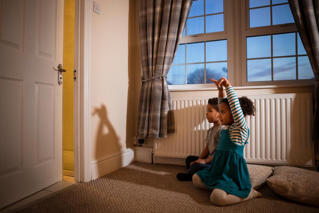 Kids at radiator